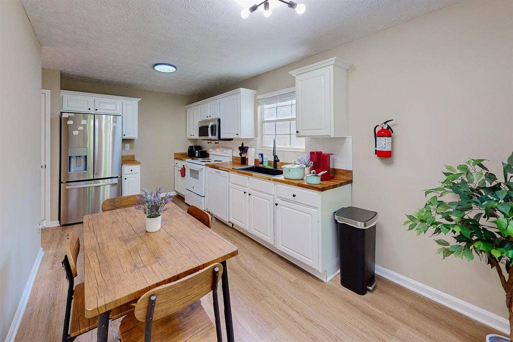 6 BR in Stone Mountain