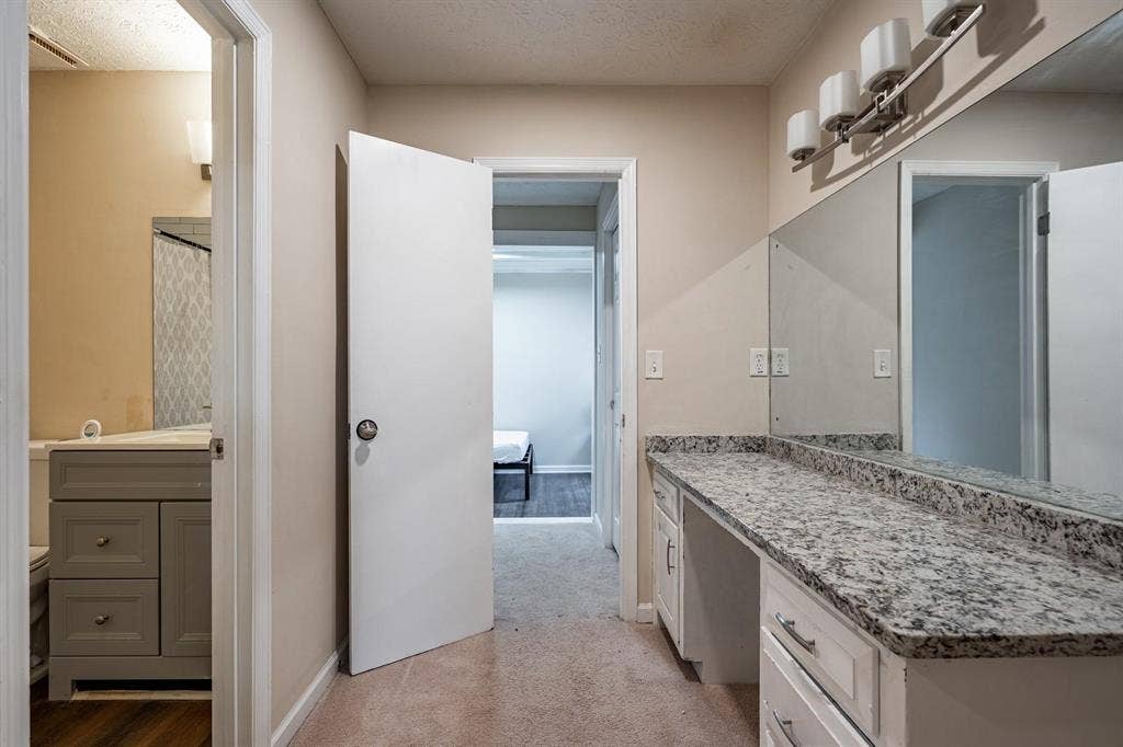 8 BR in Riverdale