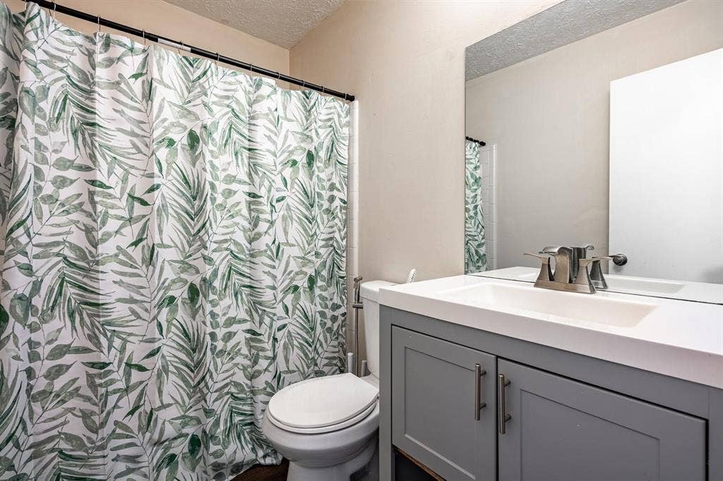 8 BR in Riverdale