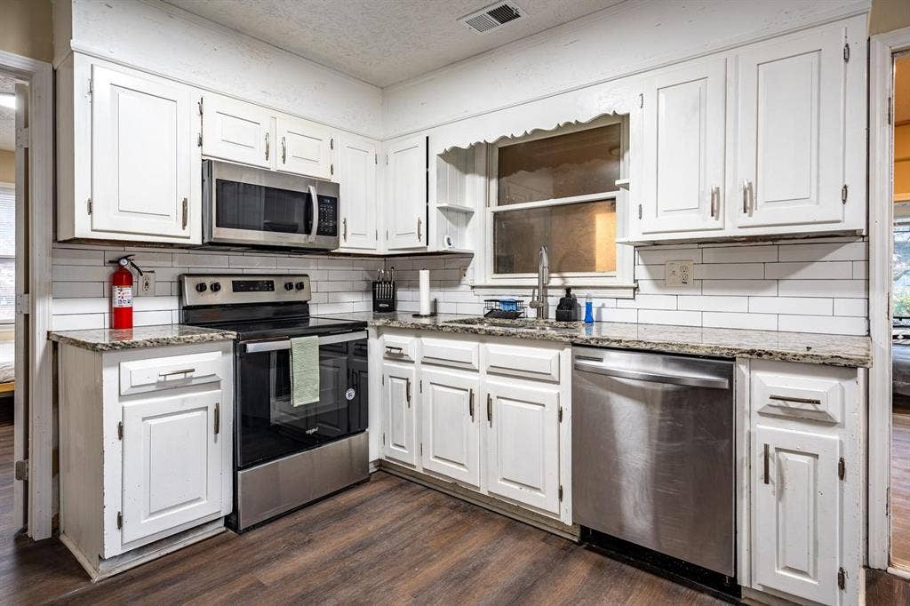8 BR in Riverdale