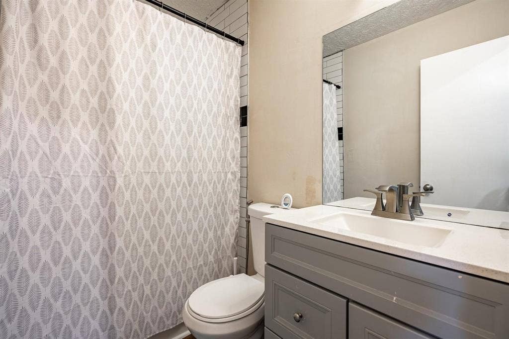 8 BR in Riverdale