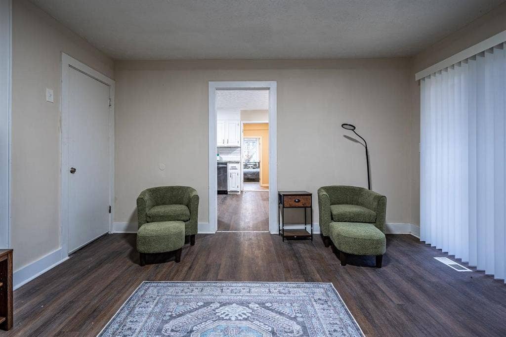 8 BR in Riverdale