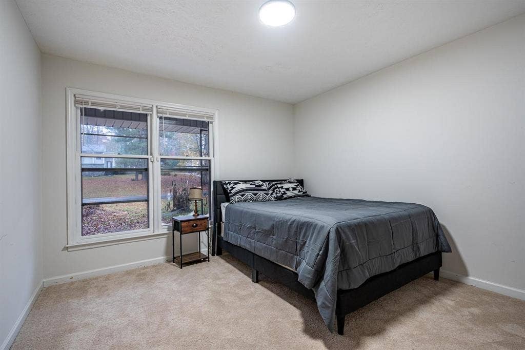8 BR in Riverdale