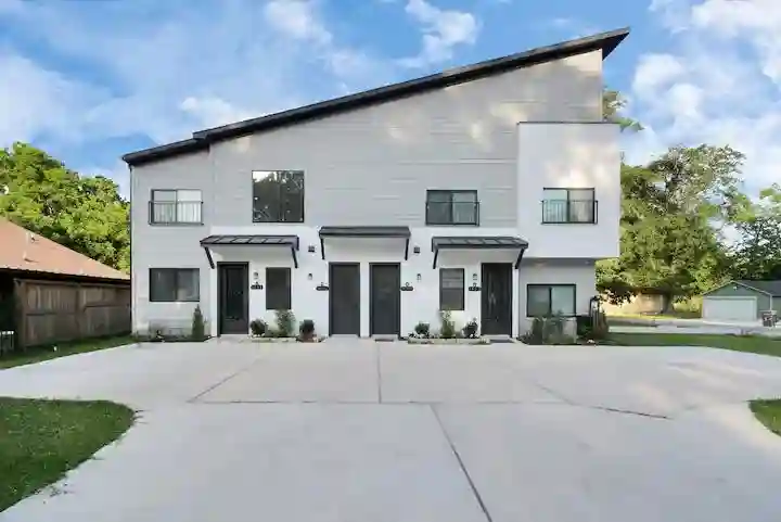 8 BR in Houston