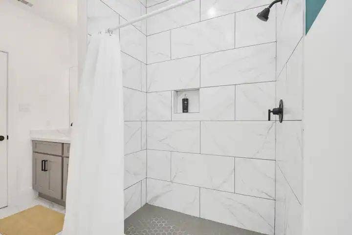 8 BR in Houston