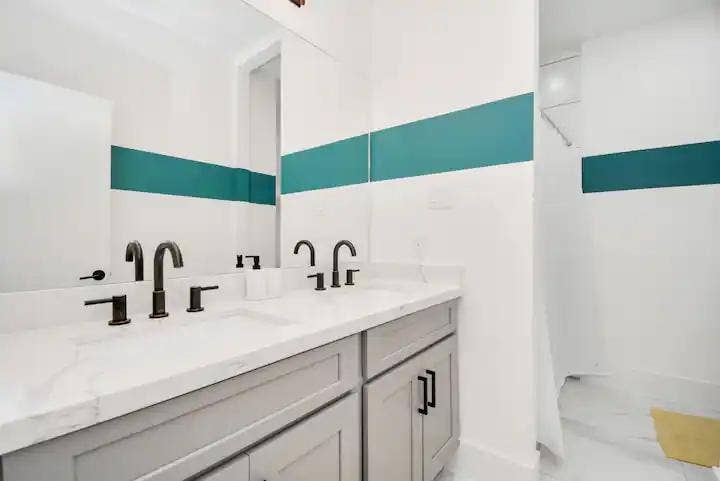 8 BR in Houston