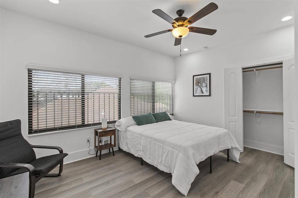 8 BR in Houston