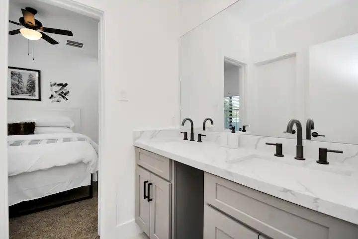 8 BR in Houston