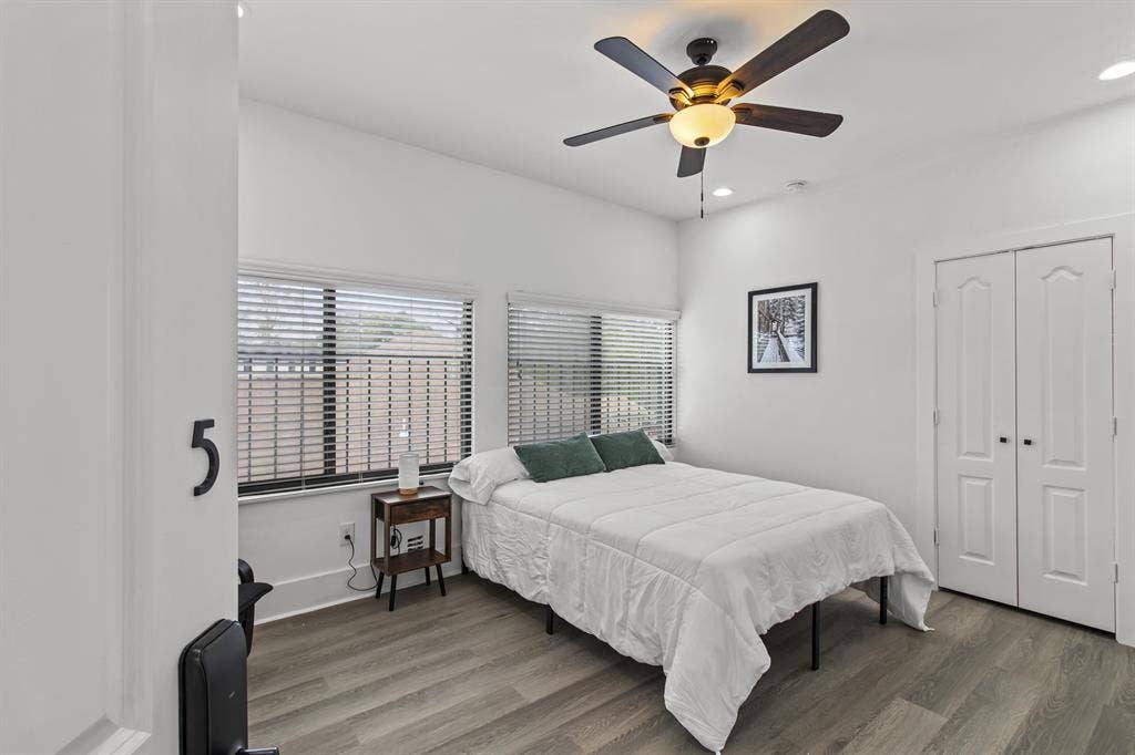 8 BR in Houston