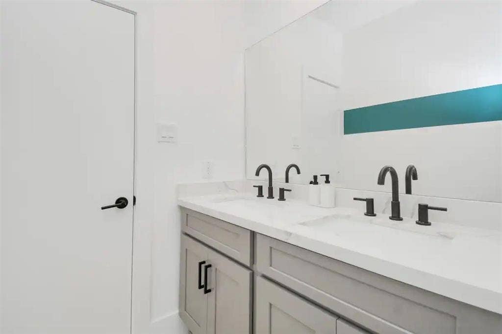 8 BR in Houston