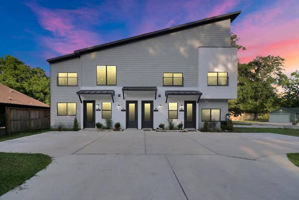 8 BR in Houston
