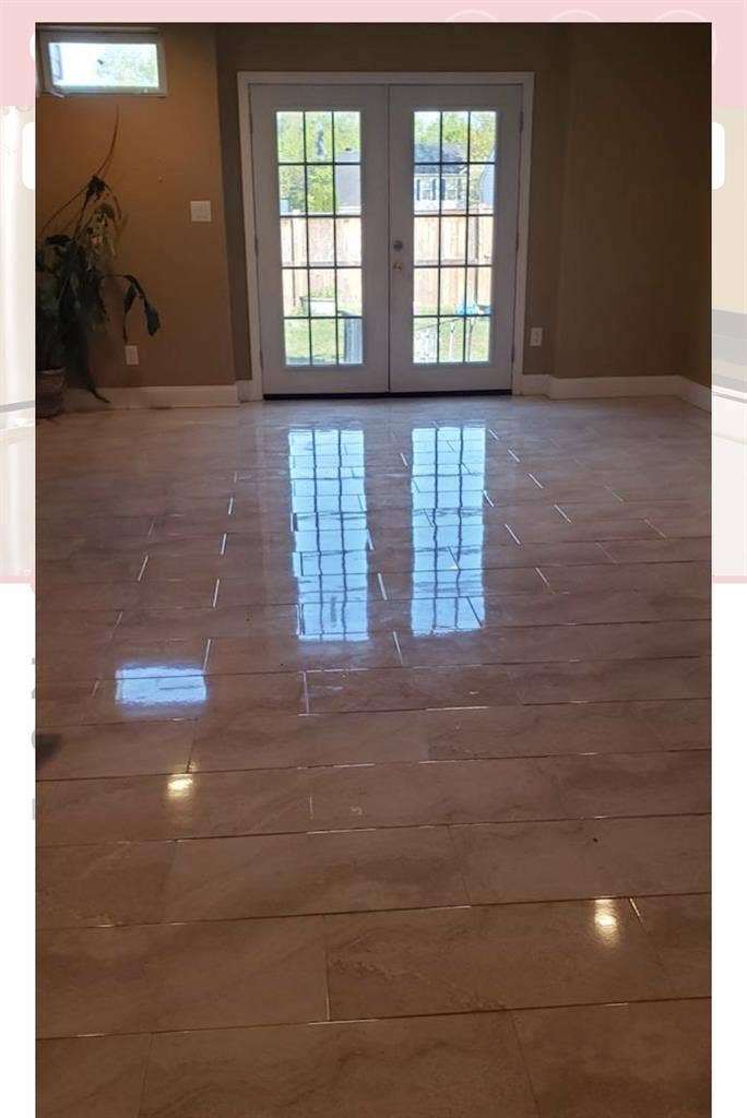 2 BD basement/water & Elec included