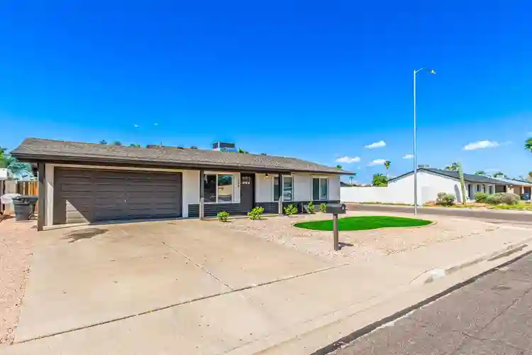 8 BR in Mesa
