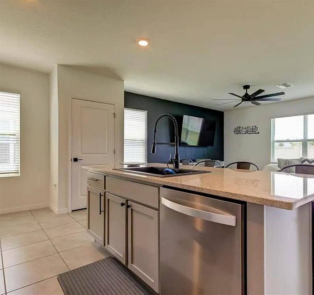 4 BR in Wesley Chapel