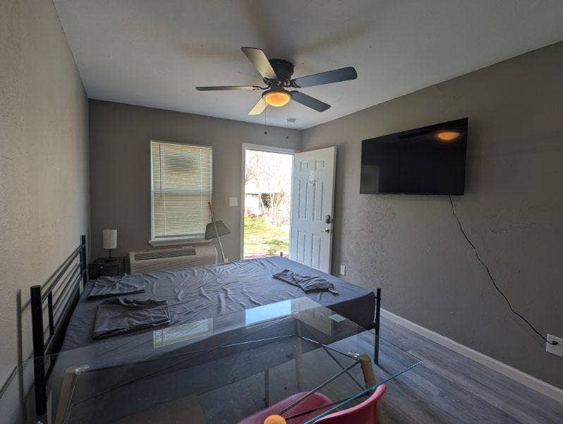2 BR in Dallas