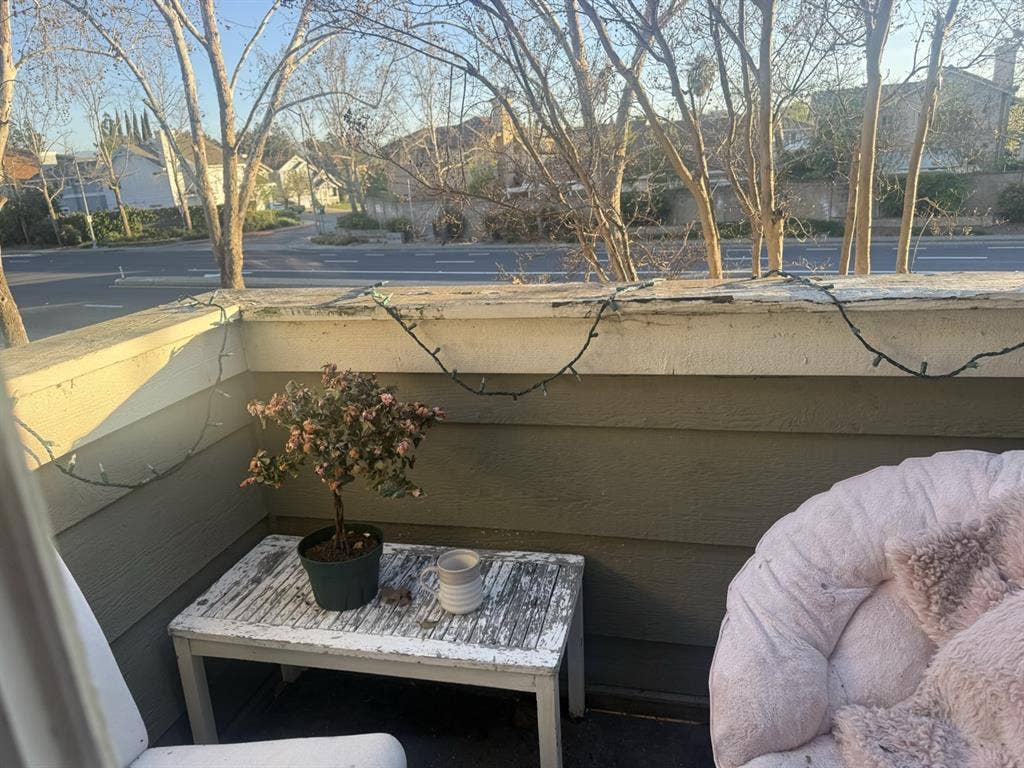 Need a roommate for April