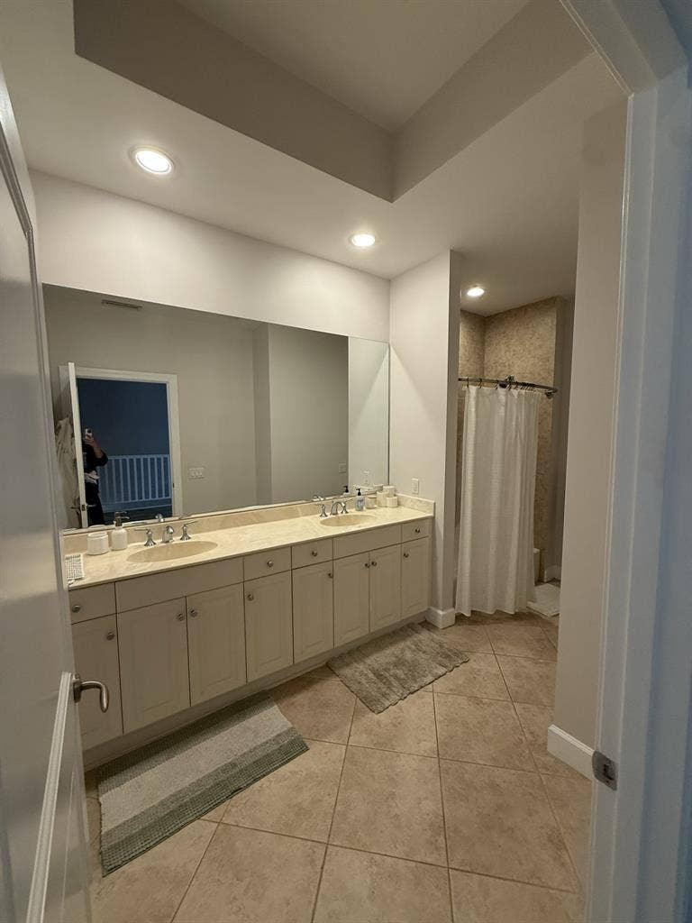 Open room in Jax Beach condo