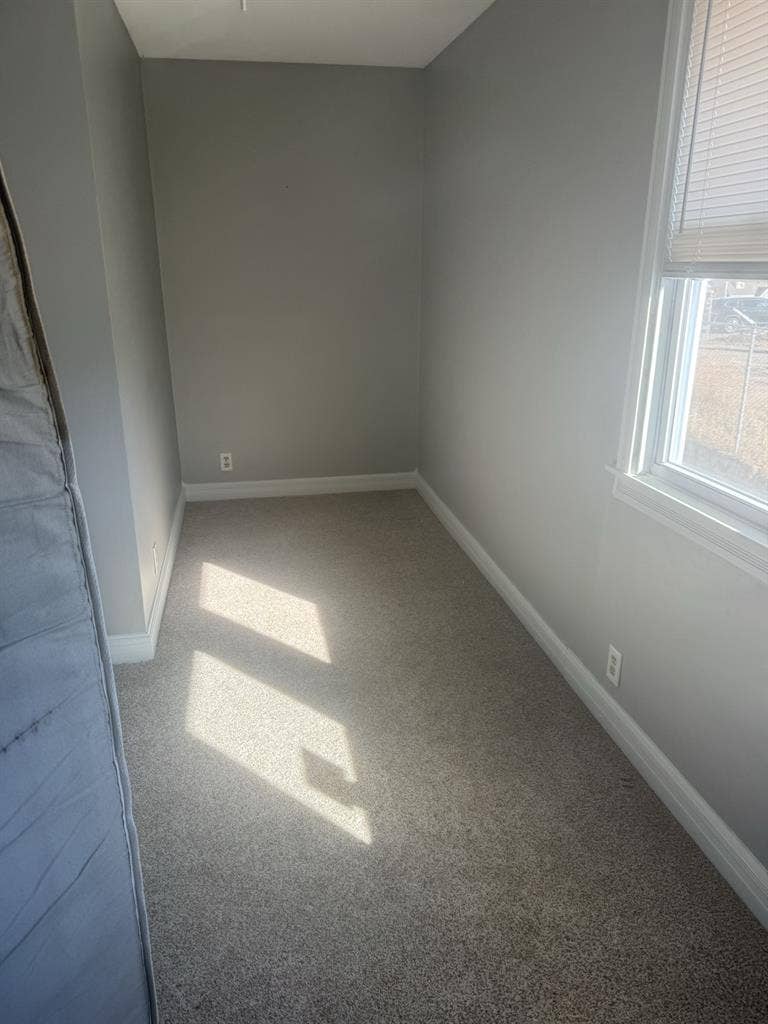 1 bedroom with walk in closet