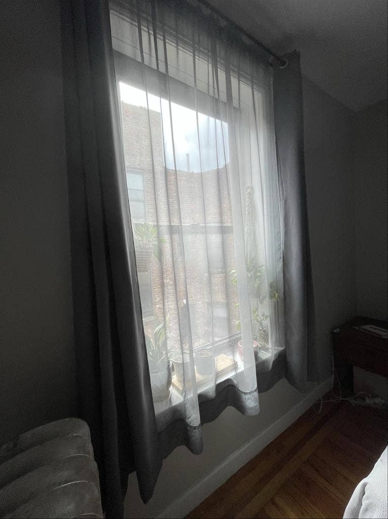 Subletting March 31- April 30