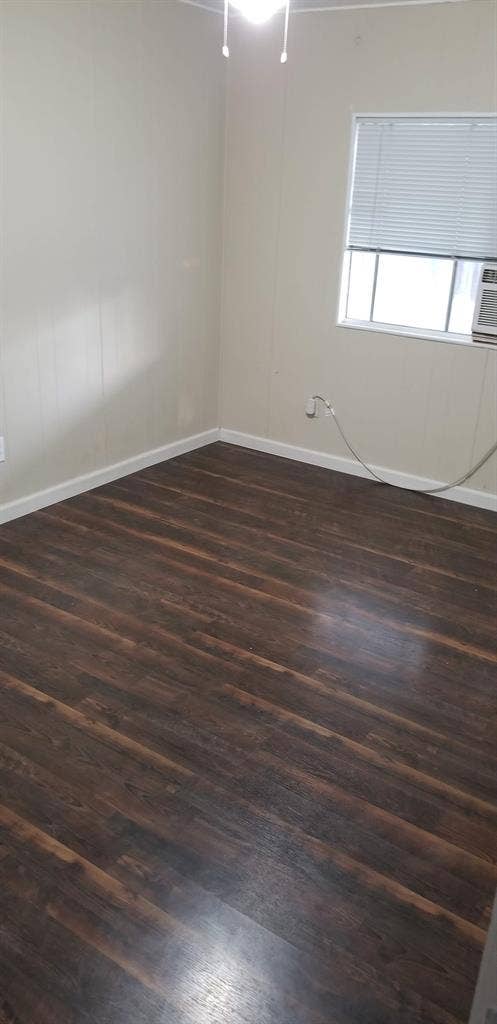 1 Bedroom + Private Bathroom