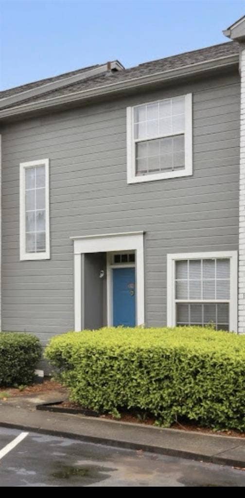 Townhouse room for rent