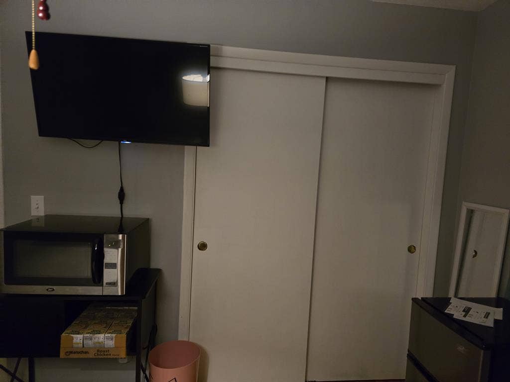 Furnished room for nerd!