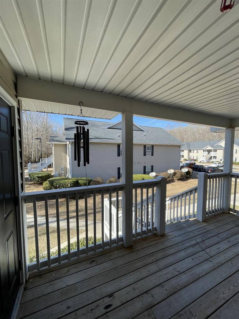 Female Roommate, Clemson off campus