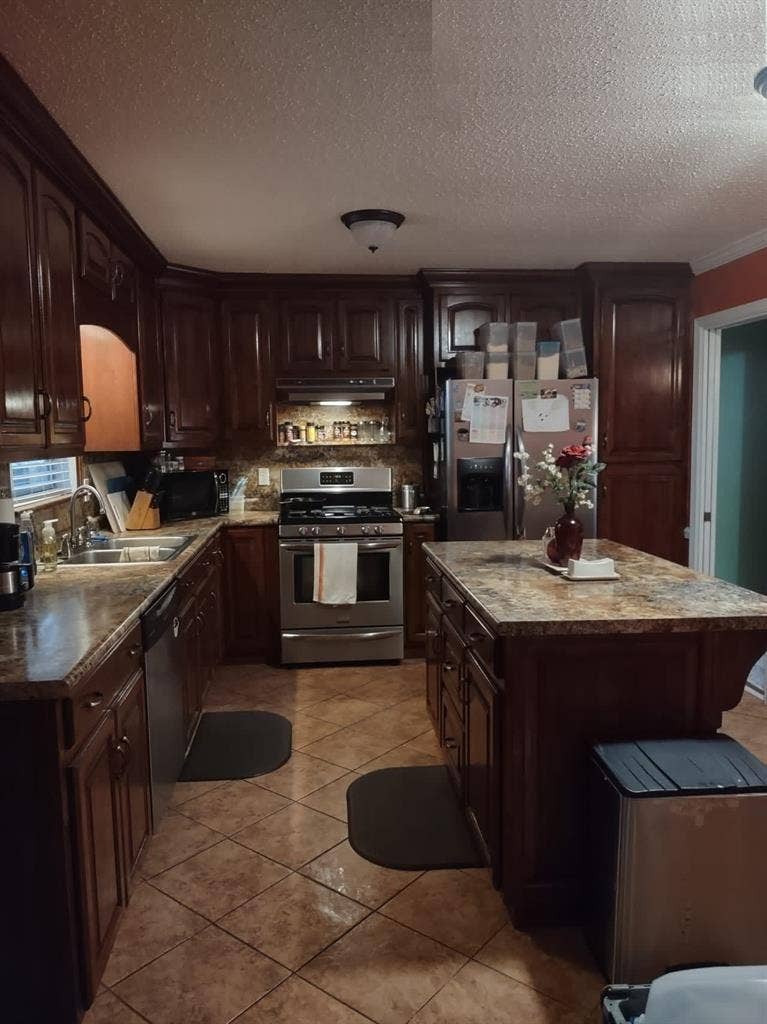 Room in House - Parking in Driveway