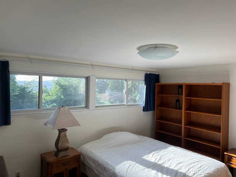 Master BR, shared bath, o.s.parking