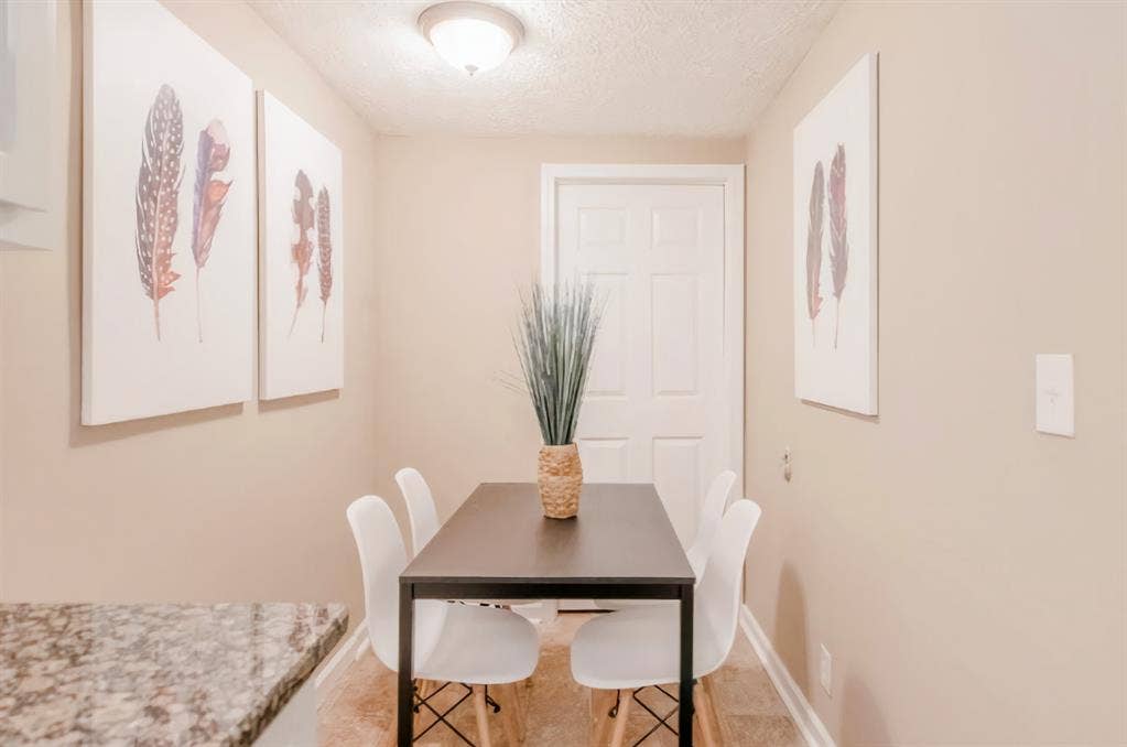 8 BR in Lilburn