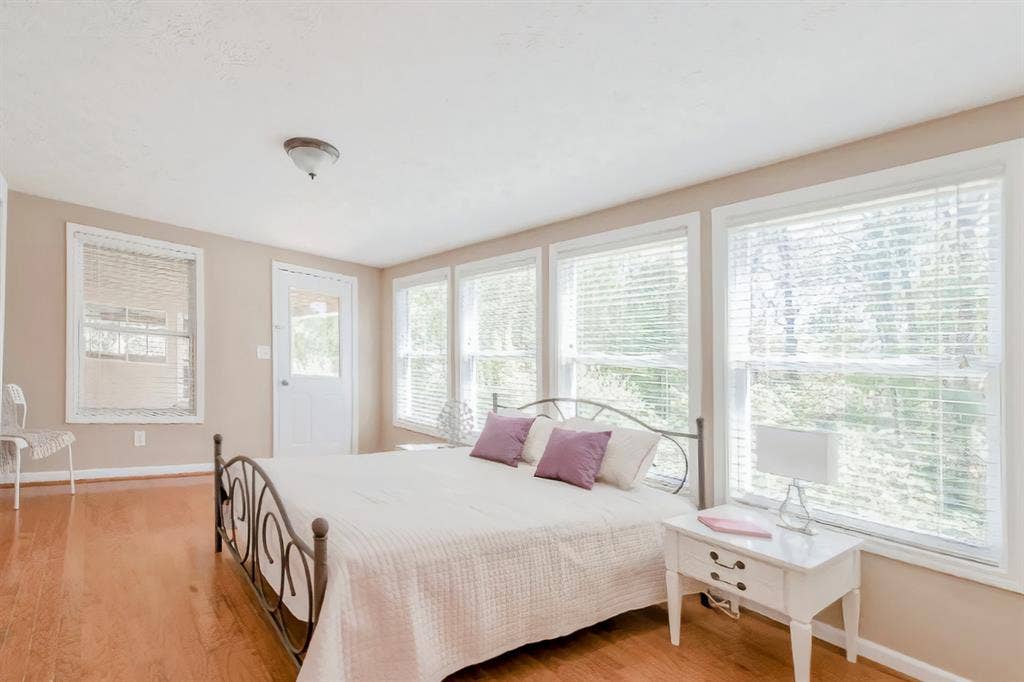 8 BR in Lilburn