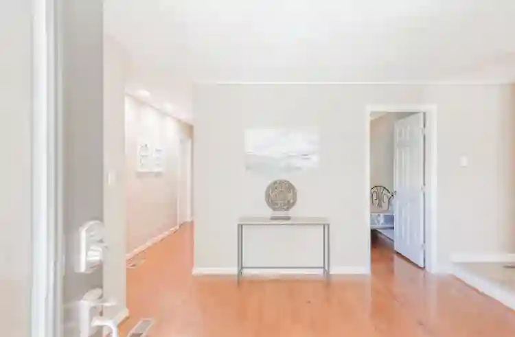8 BR in Lilburn