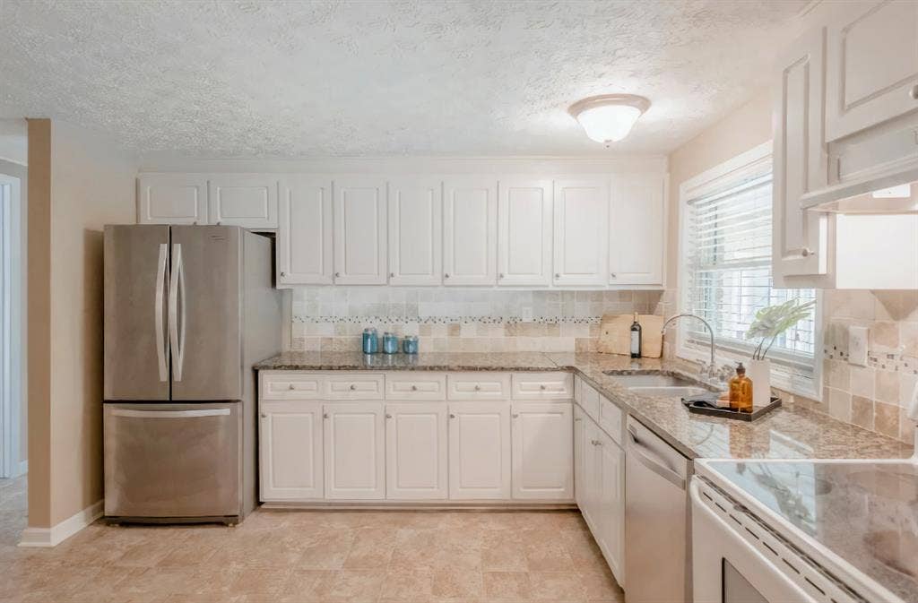 8 BR in Lilburn