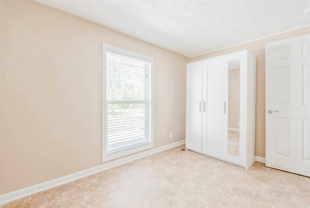 8 BR in Lilburn