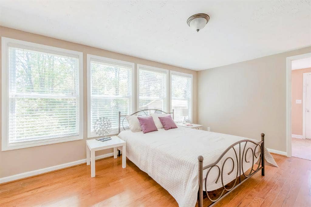 8 BR in Lilburn
