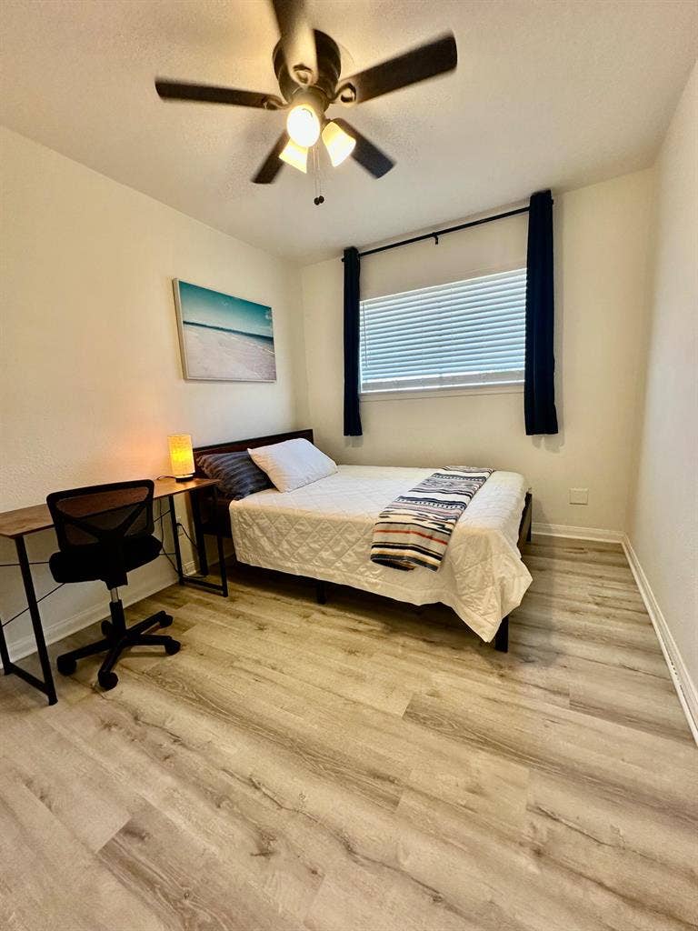 8 BR in Houston