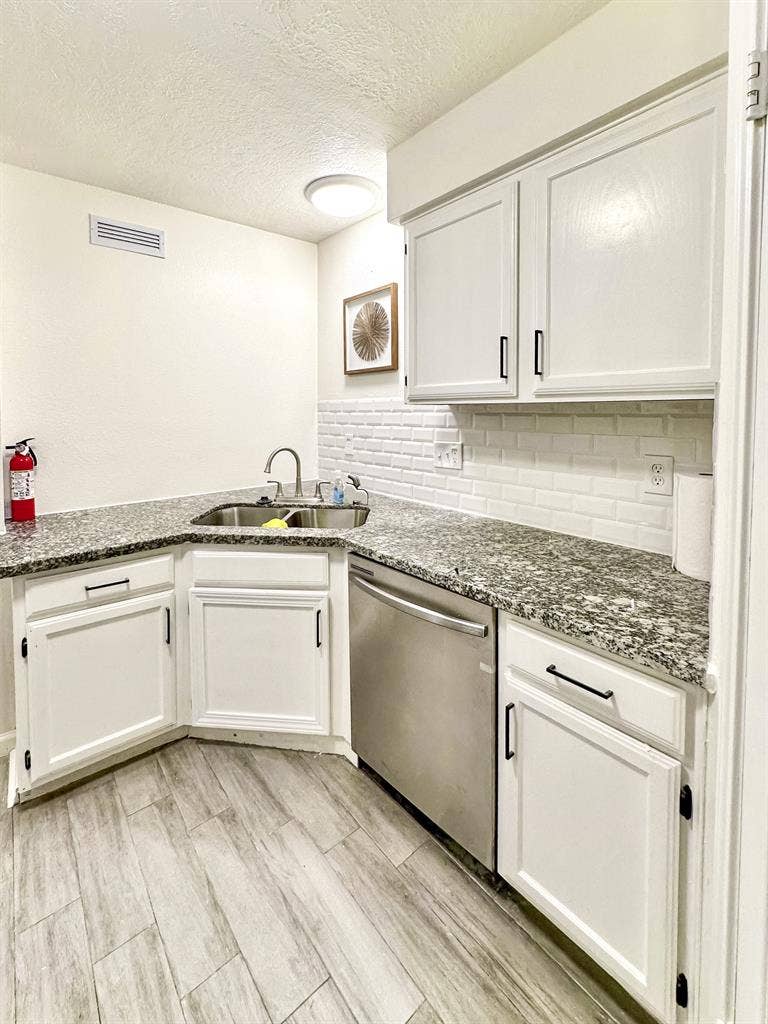 8 BR in Houston