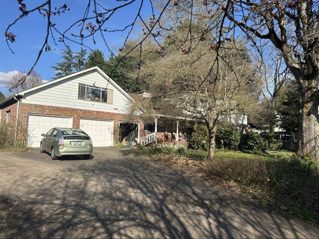 Roomate wanted spacious riverfront