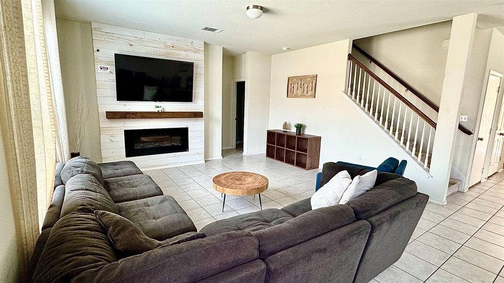 5 BR in Austin