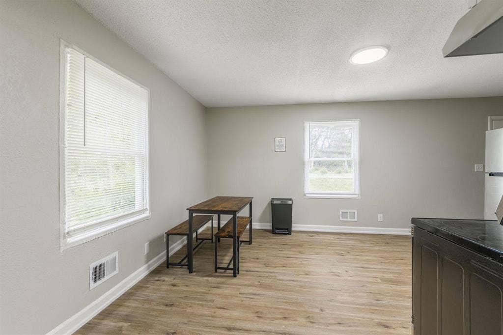 6 BR in Grandview
