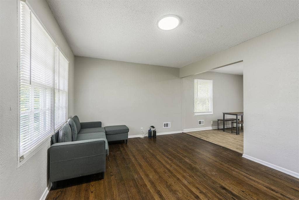 6 BR in Grandview