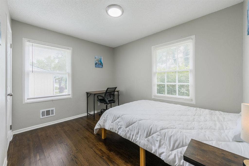 6 BR in Grandview