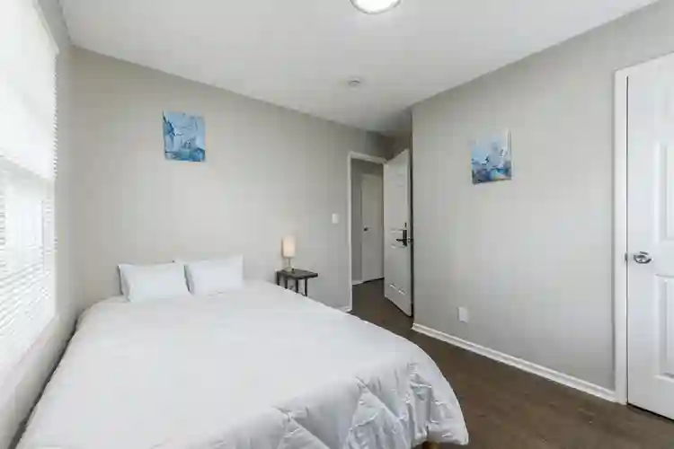 6 BR in Grandview