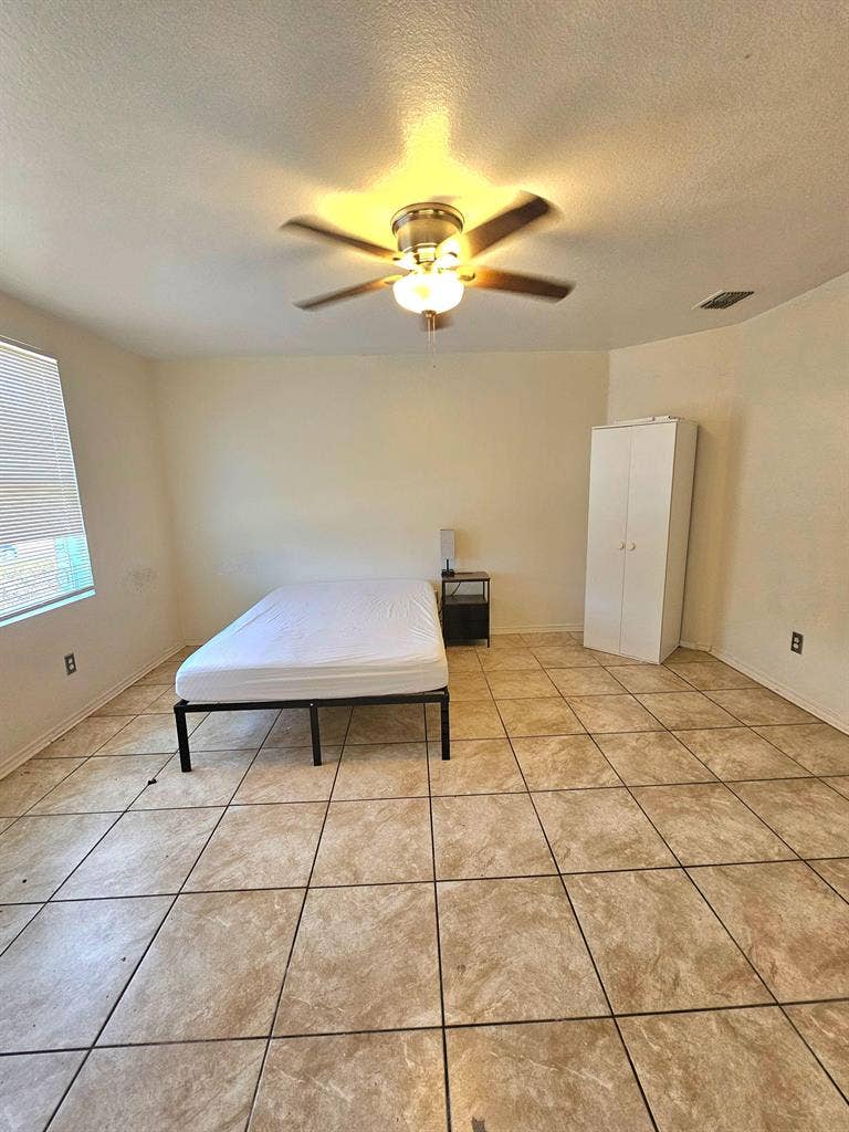 7 BR in Lancaster