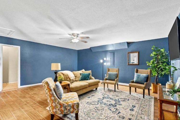 7 BR in Lancaster