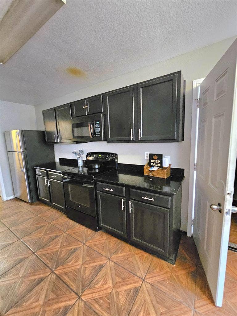 7 BR in Lancaster