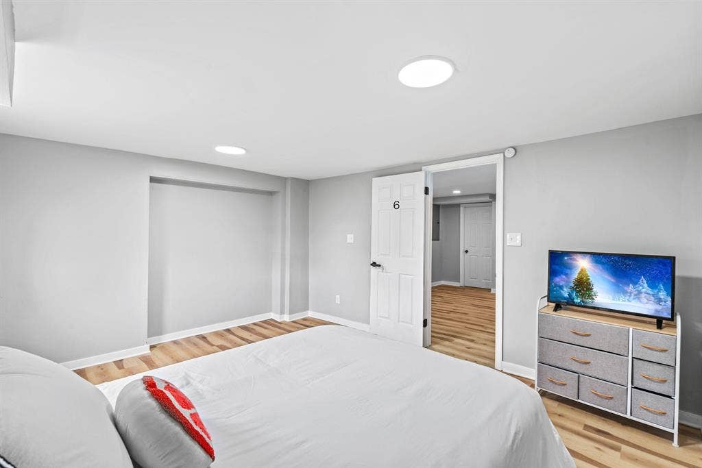 5 BR in Richmond