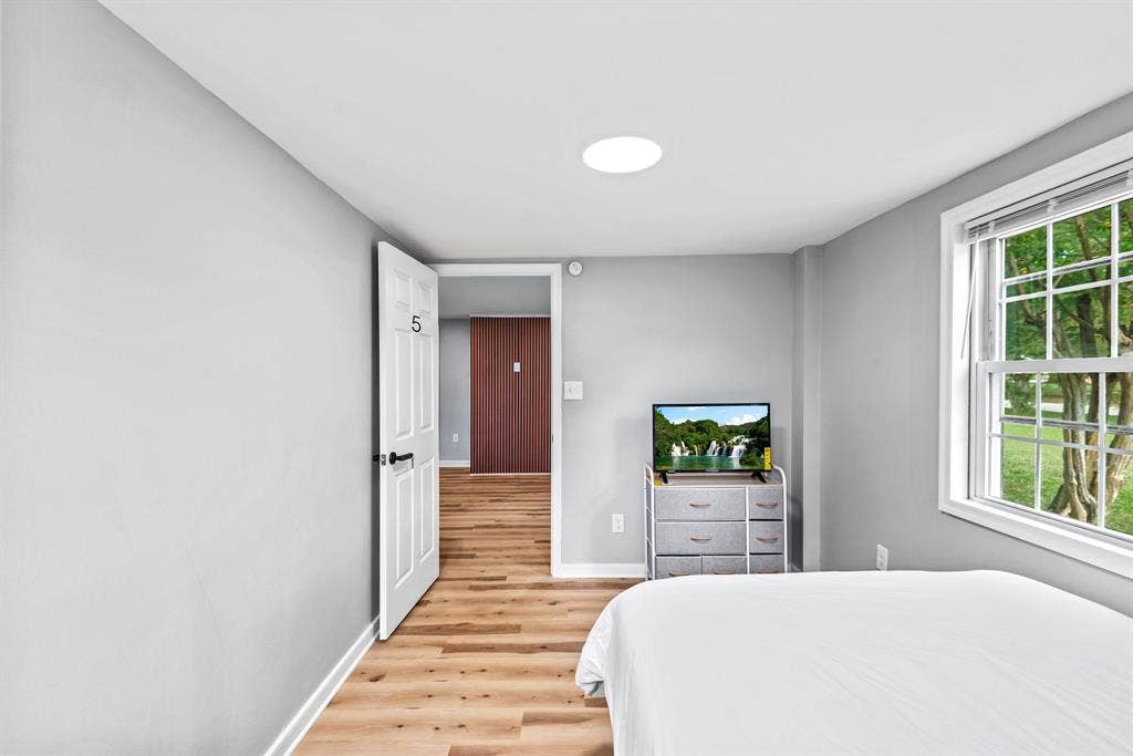 5 BR in Richmond