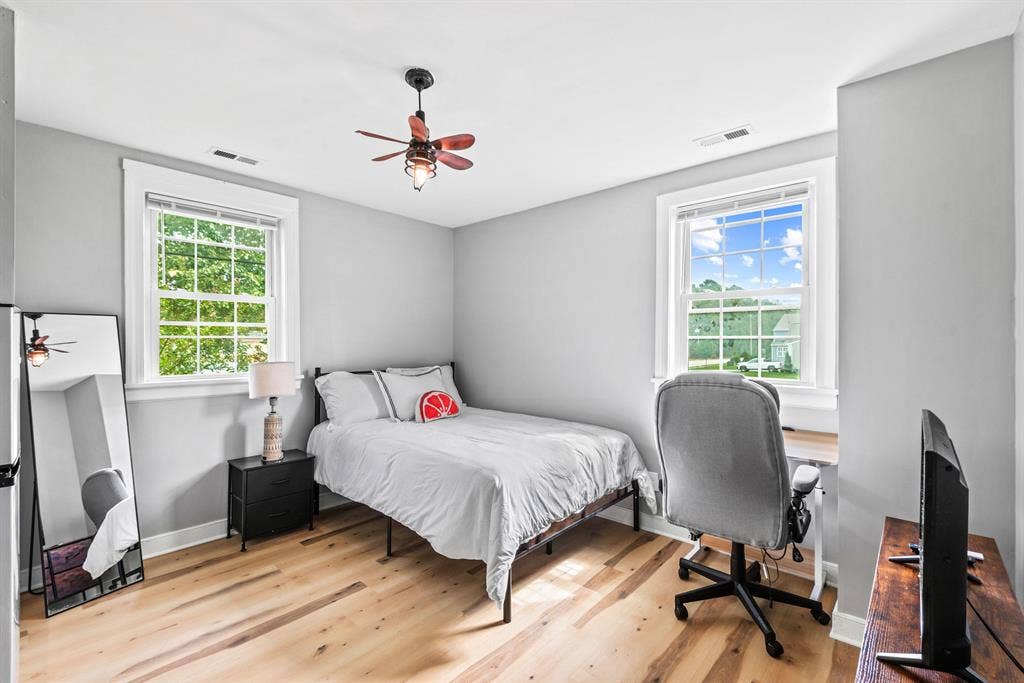 5 BR in Richmond