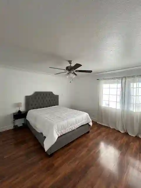7 BR in Santa Ana